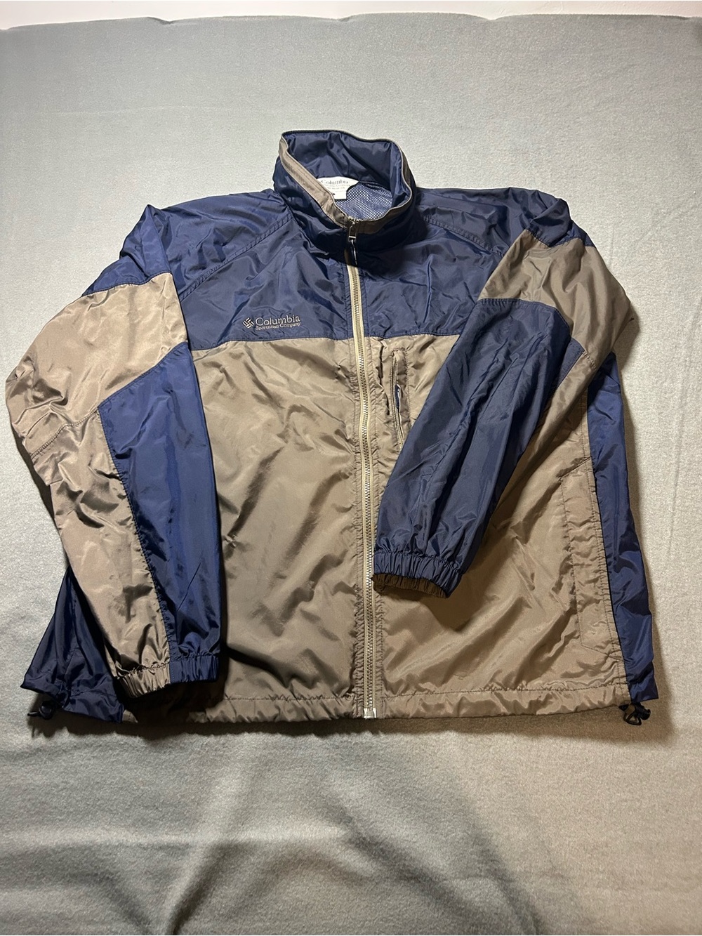 Columbia Men's Windbreaker-Hiking jacket. Packable